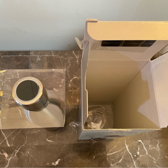 Stainless UV-C Sanitizing Water Bottle - Picture 3 of 6